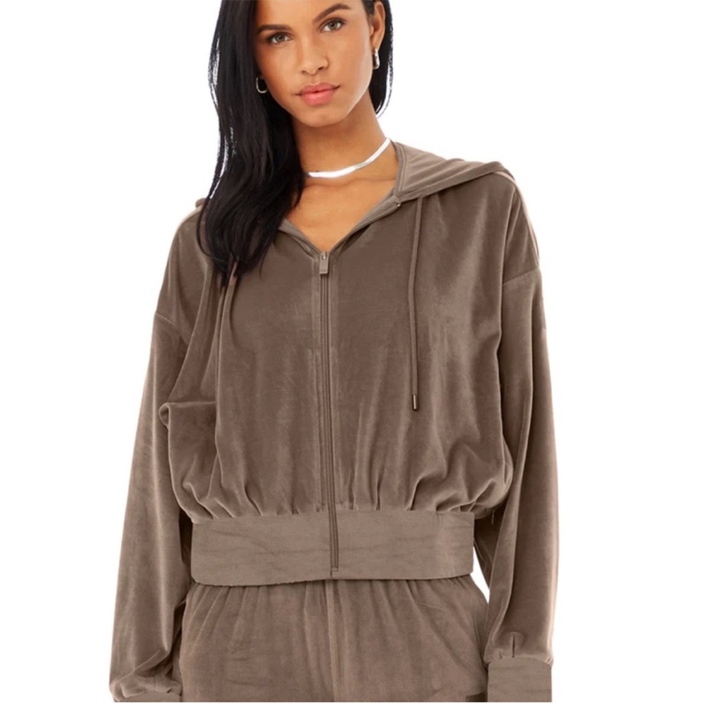 Alo velor jacket in color hot cocoa (chocolate brown)